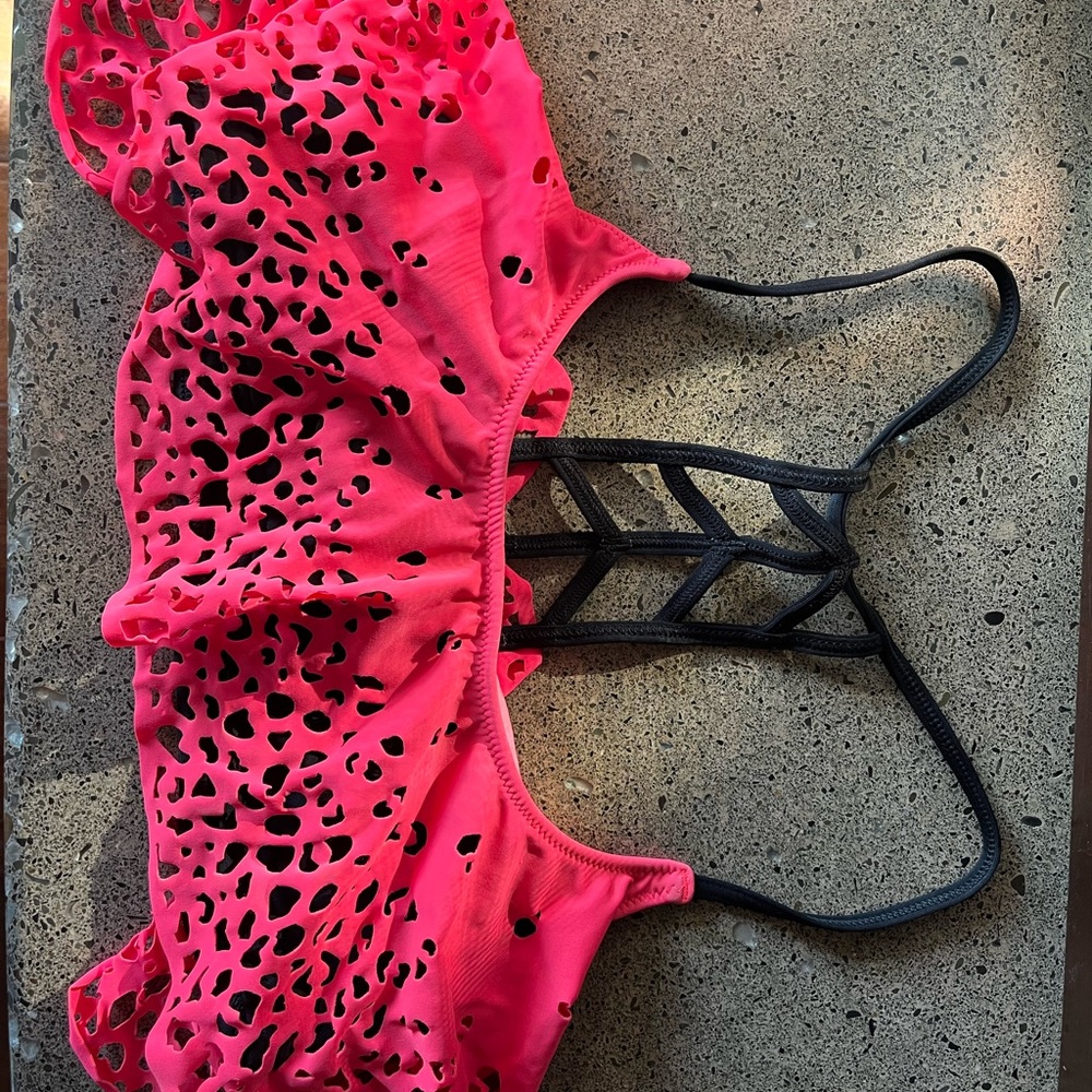 Bikini - Picture 2 of 3